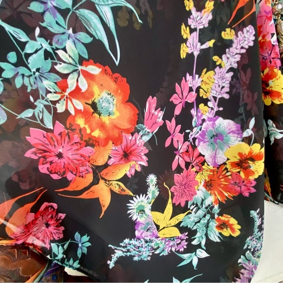 Semi sheer floral boho poncho blouse top w resort vacay beach vibe - Picture 6 of 9